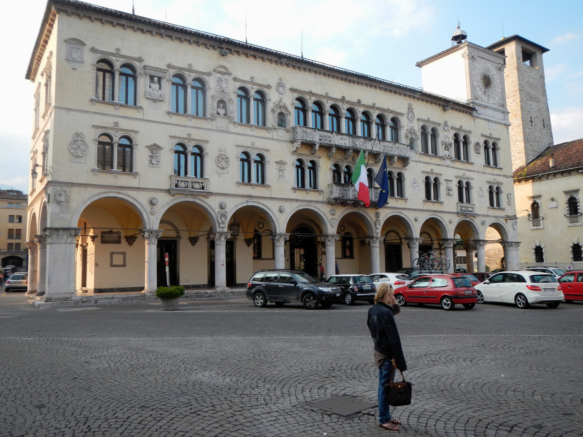 Der Palazzo dei Rettori – Prefektur aus dem 15. Jhd - Wir schlendern weiter durch die Altstadt, genehmigen uns eine Tüte Gelati und kehren um 21:00 Uhr zum WoMo zurück. Die Nacht ist ruhig...