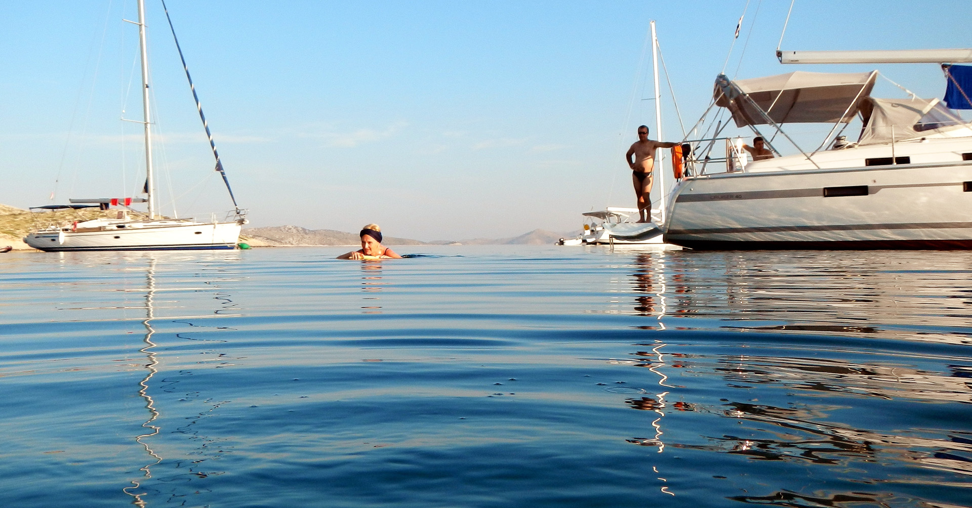 Gibt es was schöneres als ein morgendliches Bad in der lauen Adria. Daniela und ich schwimmen um 7:15 Uhr an Land um die Insel ein wenig zu erkunden...