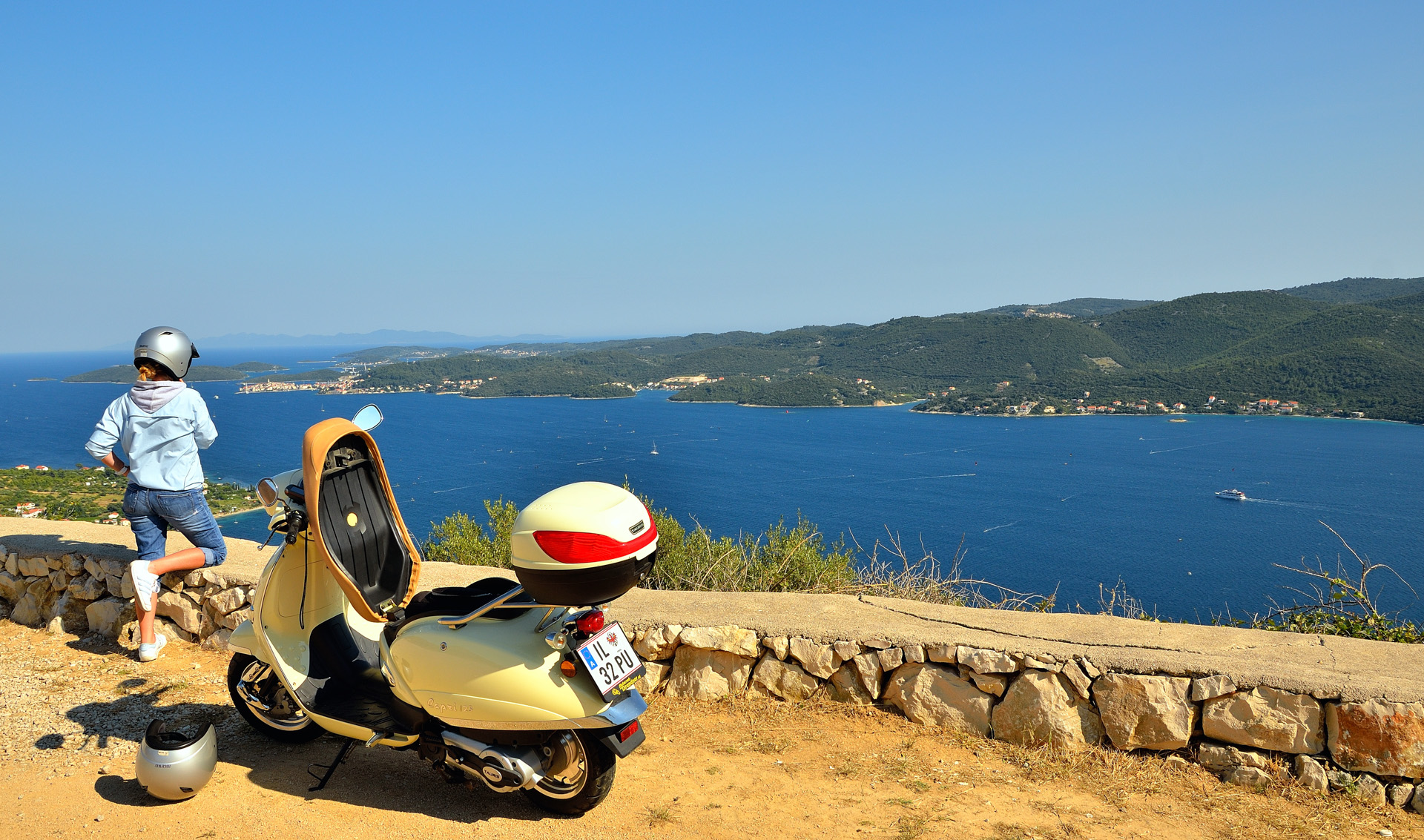 Also heute ist unsere Chinesen-Vespa voll gefordert, vorweg-, sie machte ihre Sache gut...