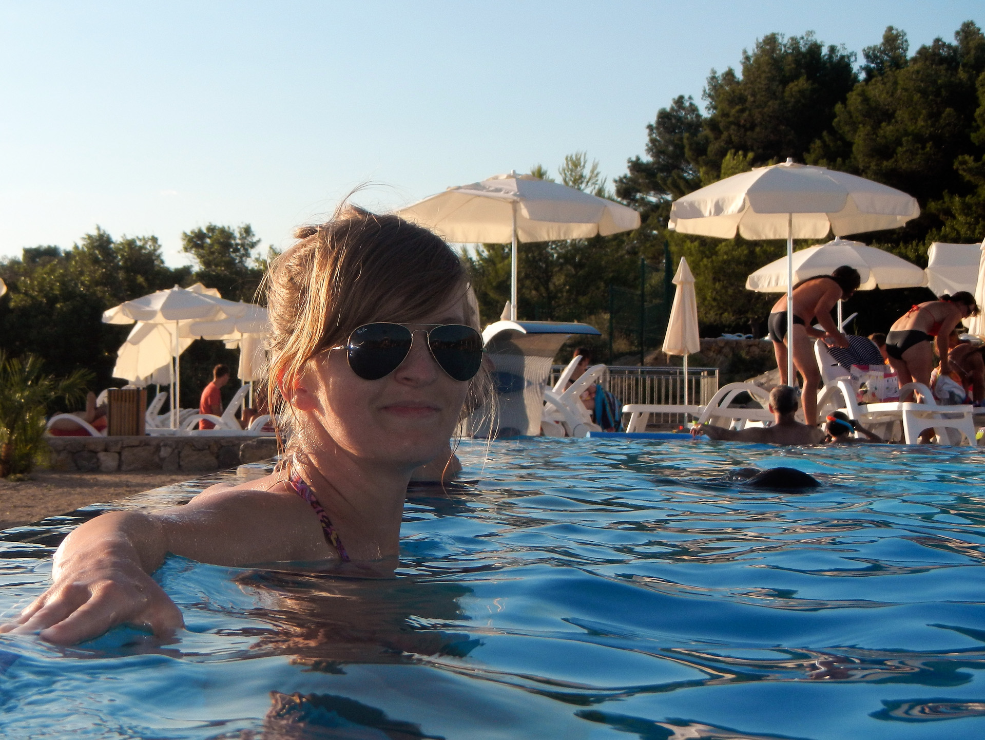 Am späten Nachmittag - zurück auf dem CP - benutze ich das erste Mal den Pool auf dem Platz. Auch ganz nett, aber mir ist das Meer lieber...