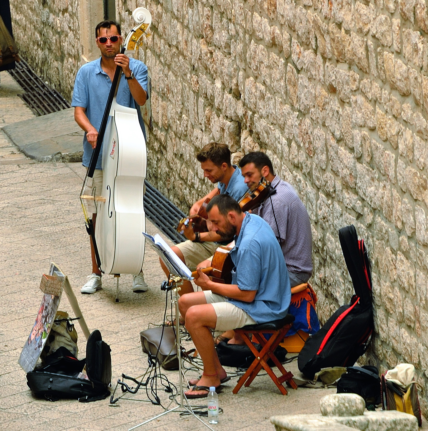 Unterwegs in der Altstadt von Dubrovnik, Strassenmusikanten im alten Hafen...