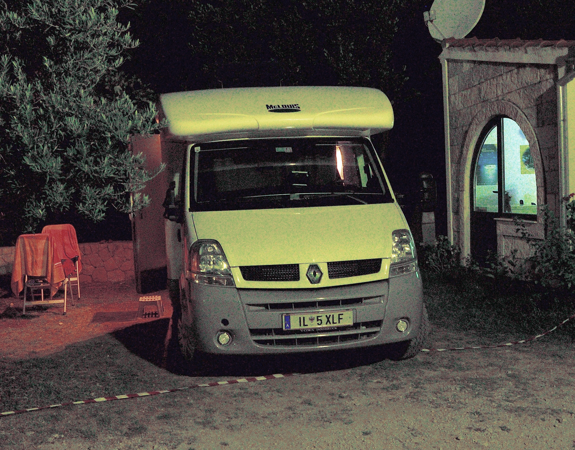 Am Abend erreichen wir den Camping Kate in Mlini. Eine franz. Reisemobilgruppe hat den gesamten Platz reserviert und somit bleibt für uns nur mehr die einzig freie Parzelle direkt hinter der Rezeption. Kein Problem, wir wollen eh morgen weiter...