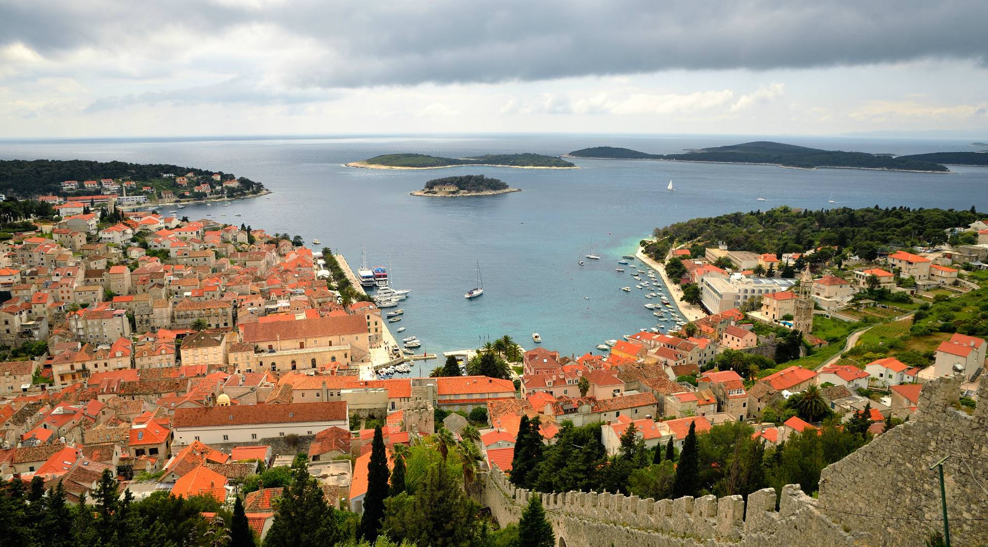 ...mit dem Motorrad fahren wir rauf zur Festung Španjola oder Fortica mit traumhaften Ausblick über die Stadt...