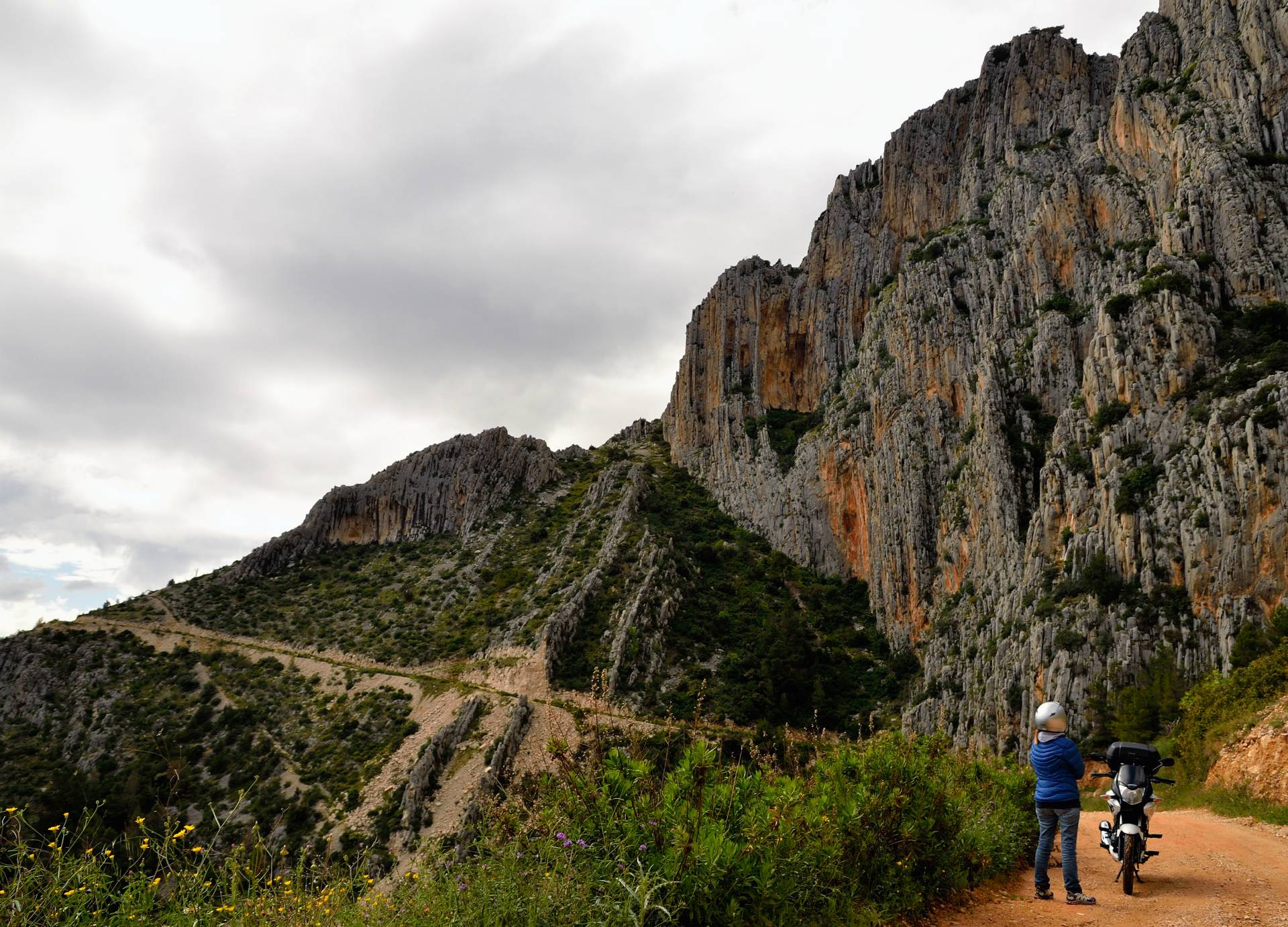 ...immer wieder bleiben wir stehen und staunen über die grandiose Landschaft...