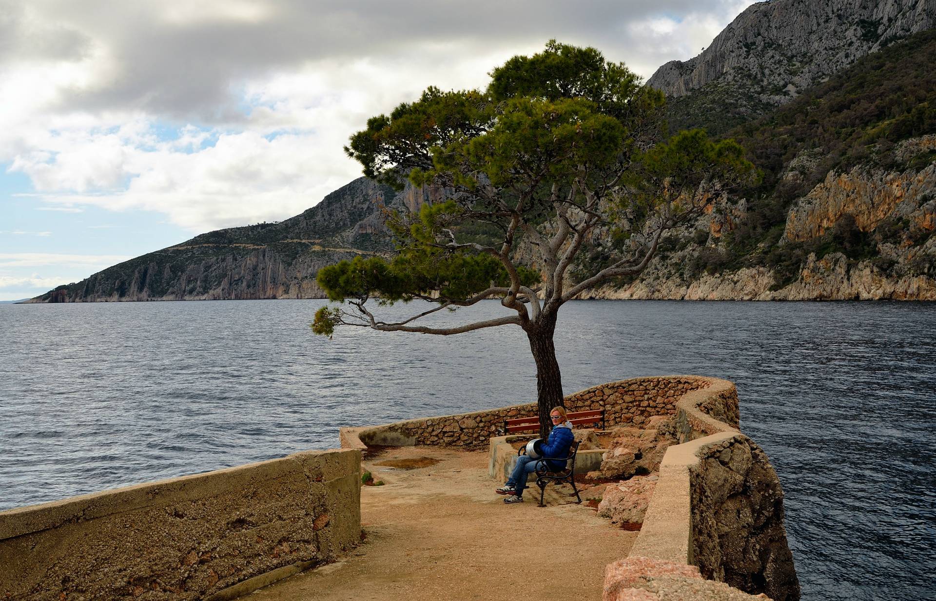 ...Sveta Nedilja (Heiliger Sonntag auf Deutsch) ist ein kleines Dorf auf der südlichen Seite der Insel des Hvar...