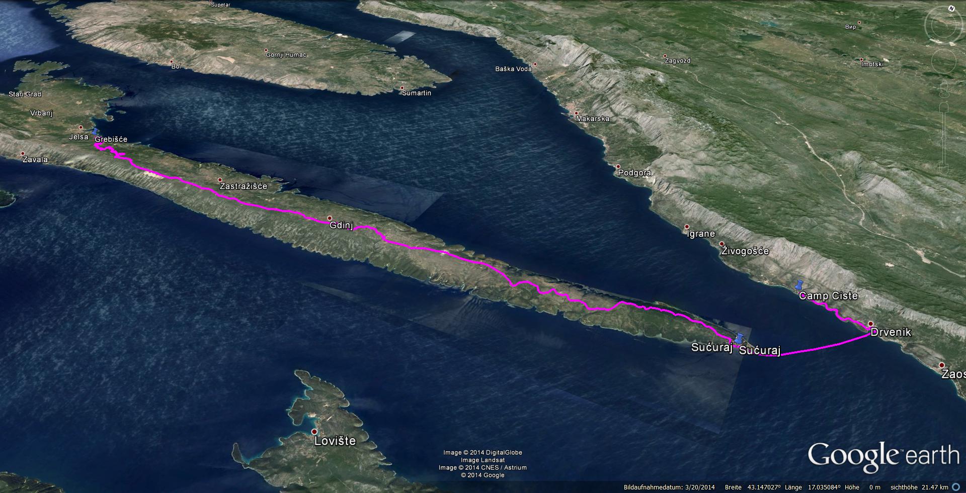 30.4. Heute verlassen wir die Insel Hvar. Wir benutzen dafür die einzige Strasse nach Sucurai zur Fähre nach Drvenik. Die Strasse wird gerade saniert bzw. neu gebaut, an einigen Stellen kann men die neue breite Fahrbahn schon benutzen...