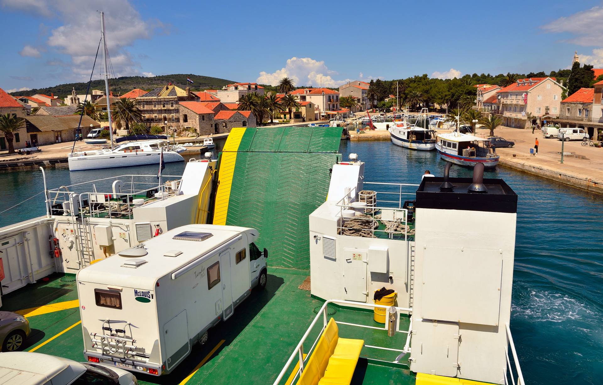 ...um 10:41 Uhr verlassen wir Sucurai und damit auch die Insel Hvar...