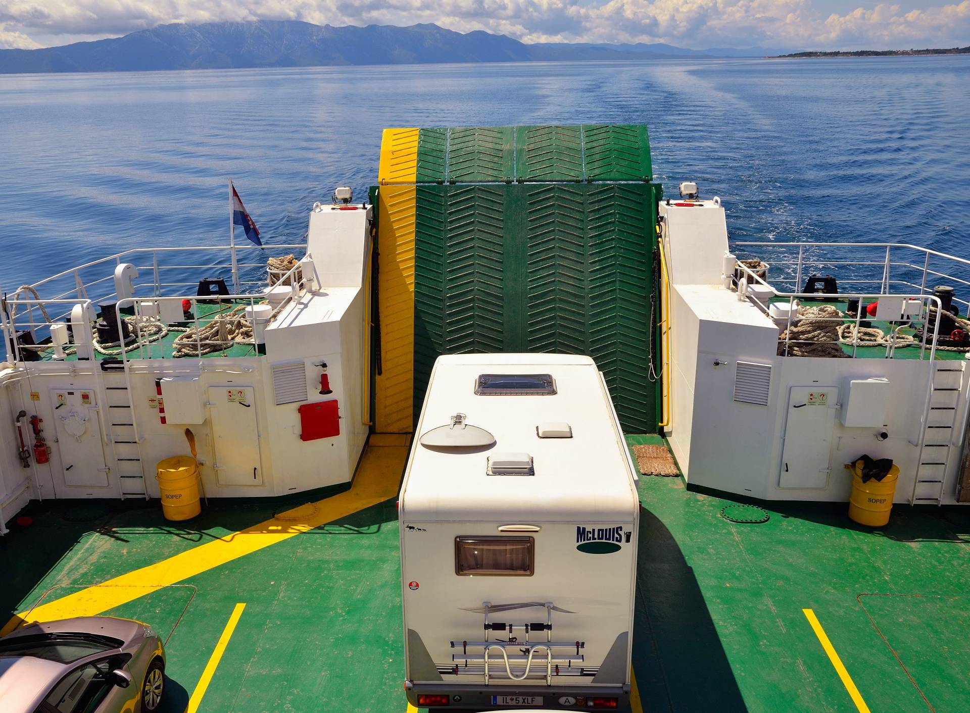 ...ein Blick zurück nach Peljesac und Korcula, noch hat die Fähre nicht gewendet...
