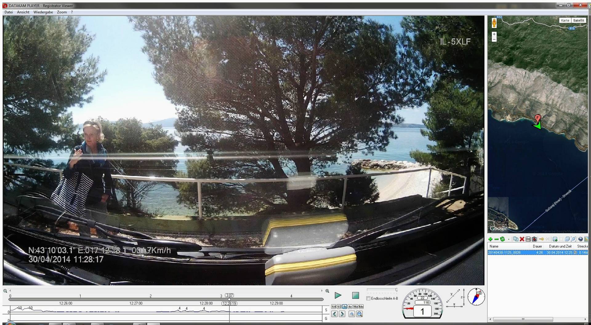 ...wieder sind nur 4-5 Wohnmobile vor Ort, ein absoluter Top-Stellplatz in erster Reihe ist uns somit sicher. Da der Platz ein wenig schräg ist, dirigiert mich Daniela gekonnt auf die Keile...