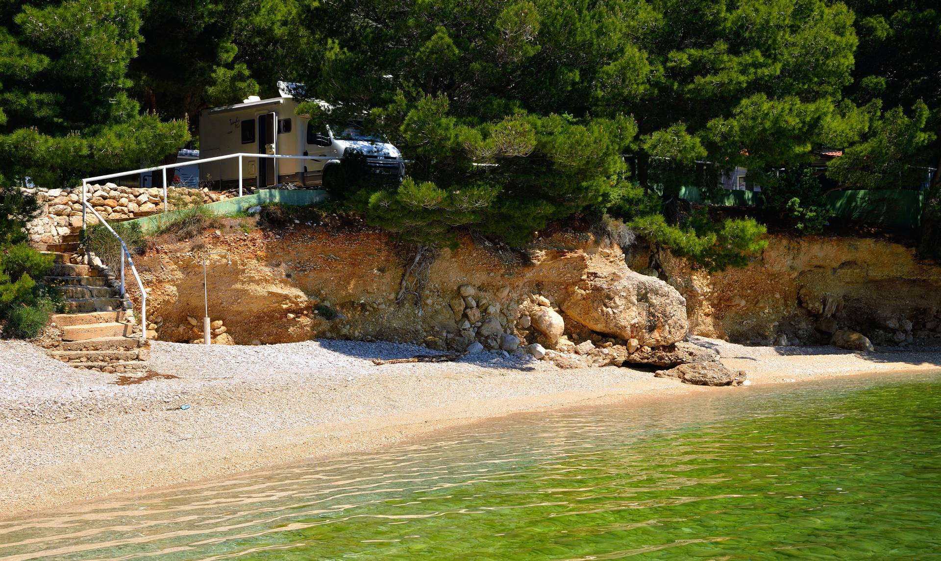 ...Stellplatz am Camp Ciste mit "Privat-Beach"...