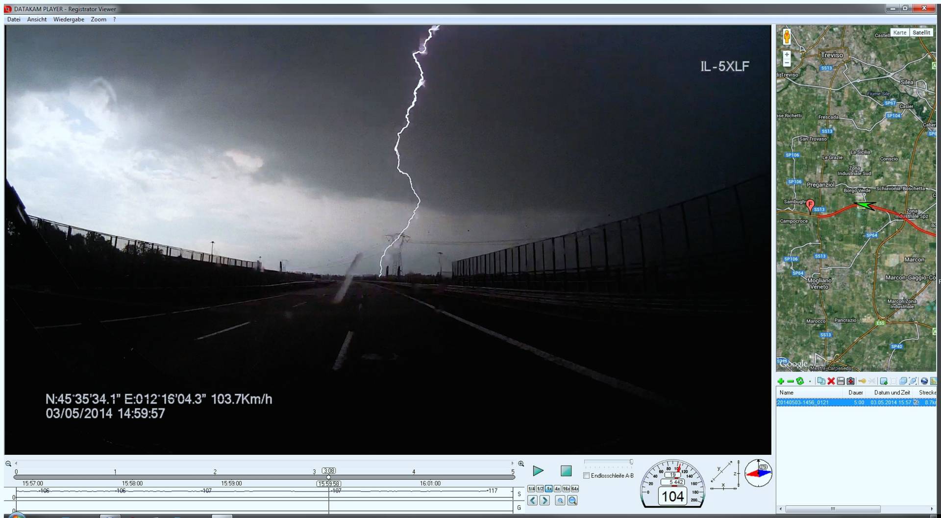 ...auf diesen 150 km geraten wir von einem Gewitter ins Nächste, meine Dashcam macht einen guten Dienst...Blitz, die Erste...