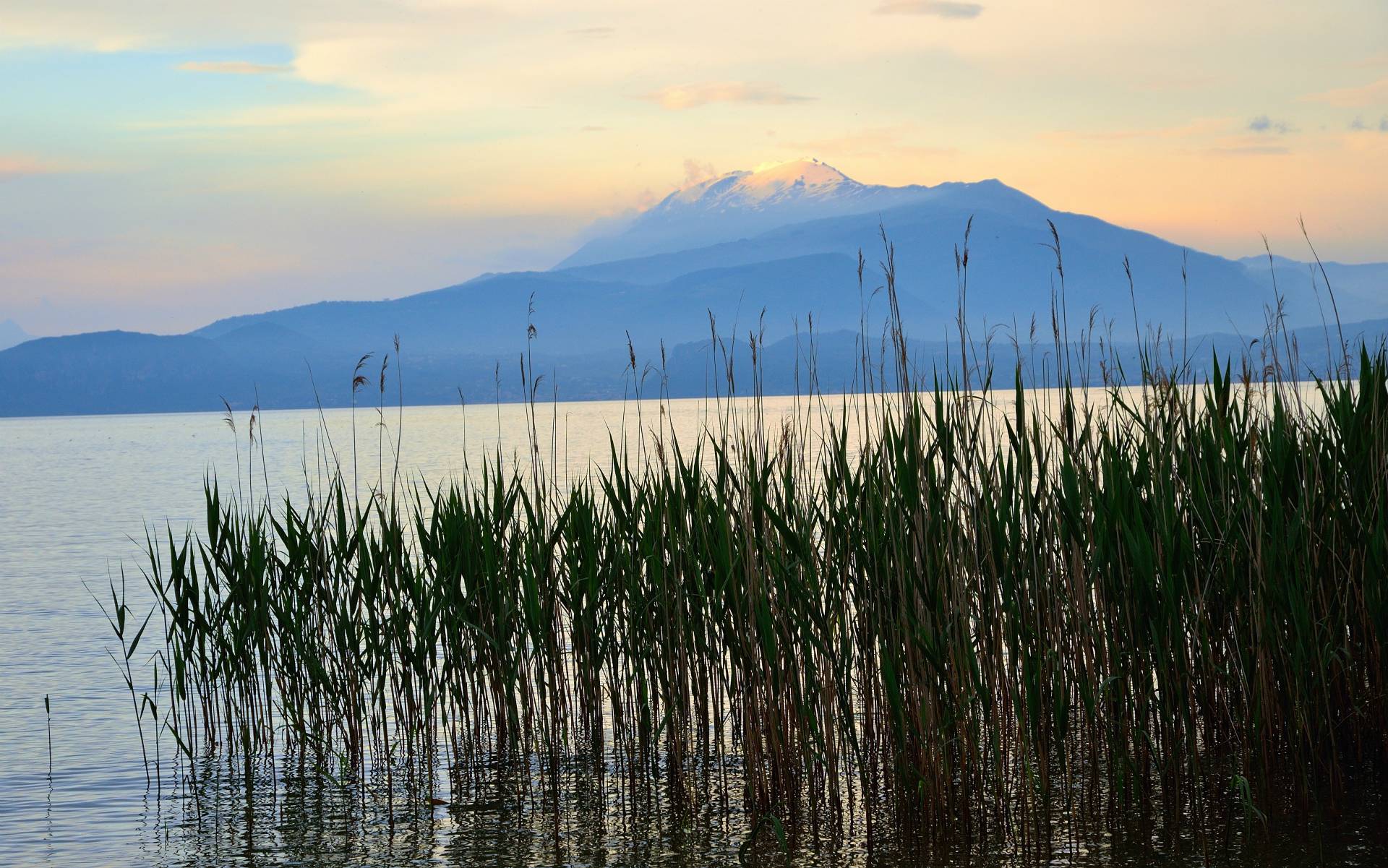 ...Blick von Sirmione über den Gardasee zum Monte Baldo...