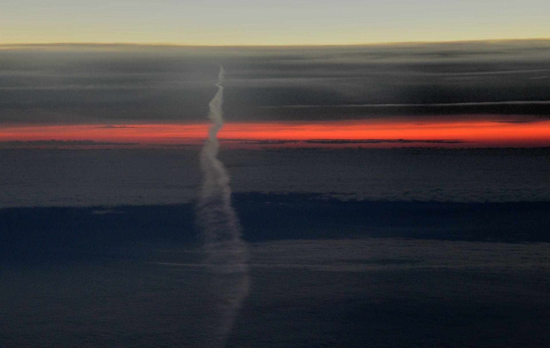 Ampel oder Kreisverkehr gibt es nicht, es gilt die Rechtsregel! hihihi...Nach knapp 2 Std. landen wir in London-Stansted. Dort nehmen wir den Stansted-Express nach London Liverpool Street. Dann umsteigen in die "Tube" - wir müssen ins Zentrum nach Kensington zur Penywern Road....