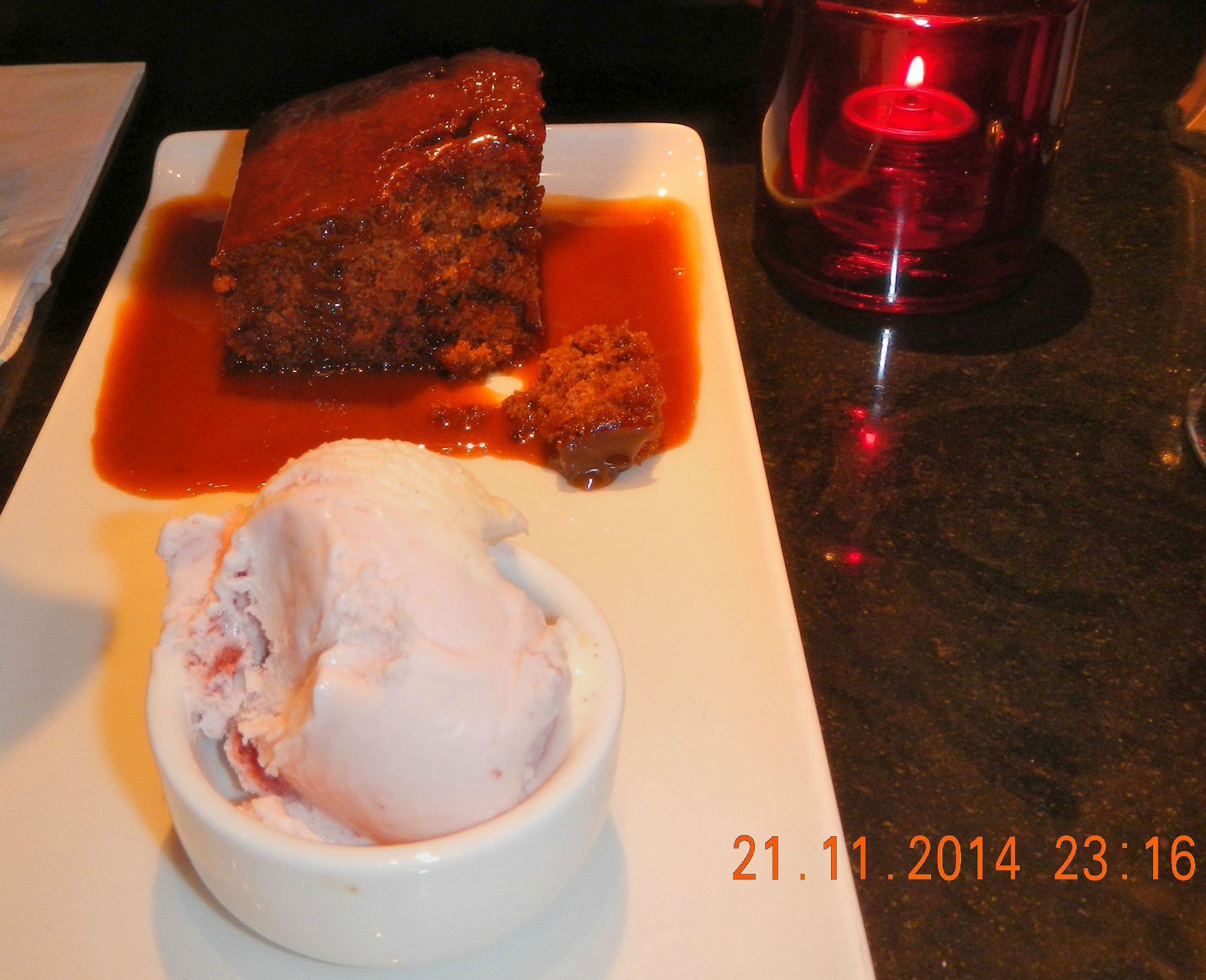 Aberdeen (Angus) Steakhouse in Paddington, das Essen war sehr gut, wir bleiben noch eine Weile und unterhalten uns mit Arsenal-Fans. Erst nach Mitternacht sind wir wieder im Hotel und schlafen sofort ein...