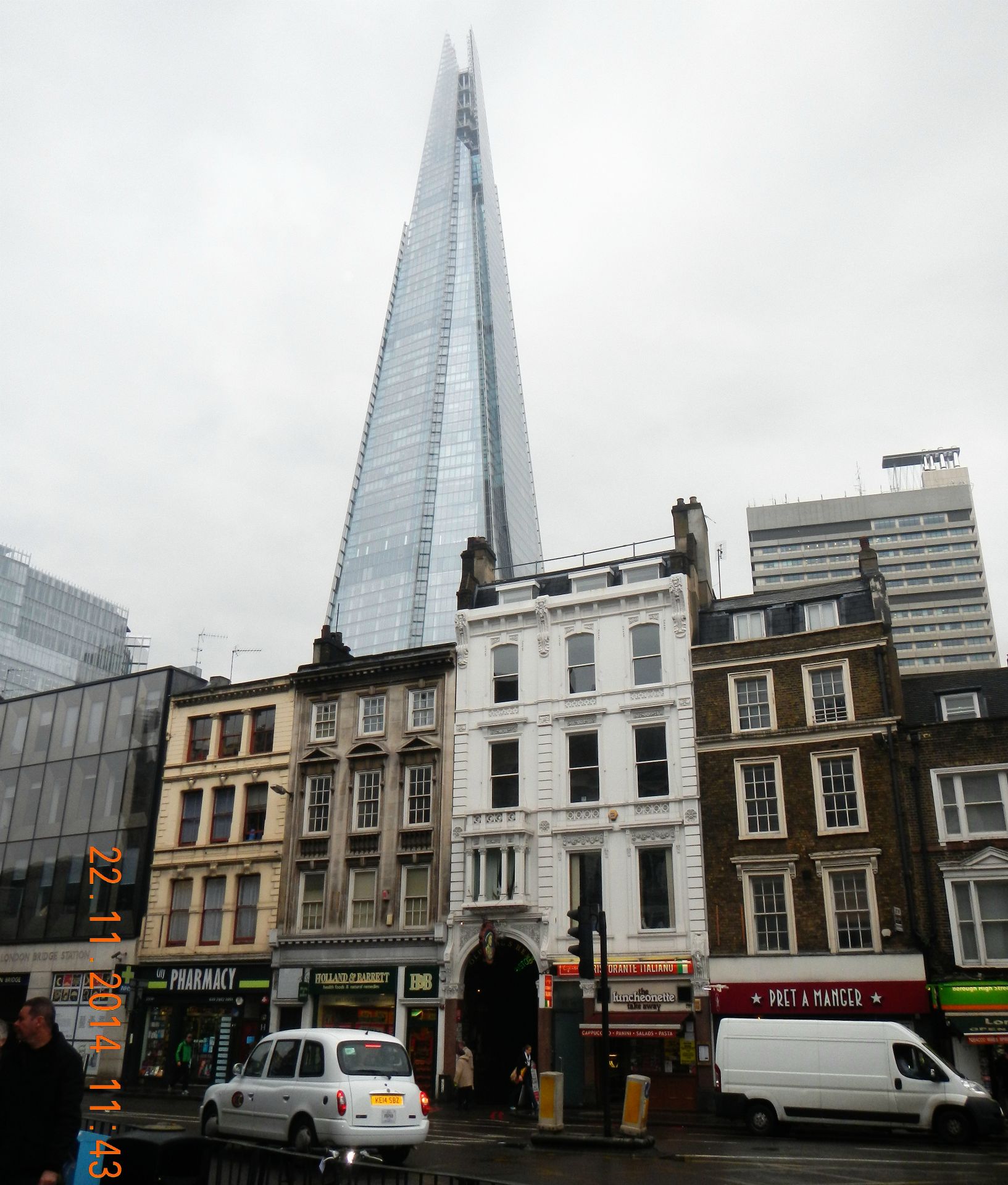 The Shard ist ein Wolkenkratzer in Londons Stadtteil Southwark, der mit 310 Meter von Juli bis Oktober 2012 das höchste Gebäude Europas war und derzeit das höchste Gebäude der EU ist.
