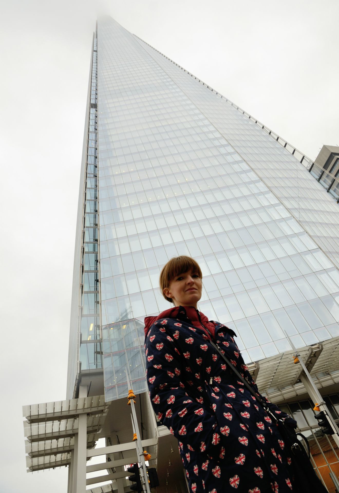 Der verzögerte Baubeginn erfolgte am 16. März 2009, die Einweihung war am 1. Februar 2013. Die endgültige Bauhöhe von 310 Metern wurde am 30. März 2012 durch Aufsetzen einer stählernen Spitze als letztes Bauelement erreicht.