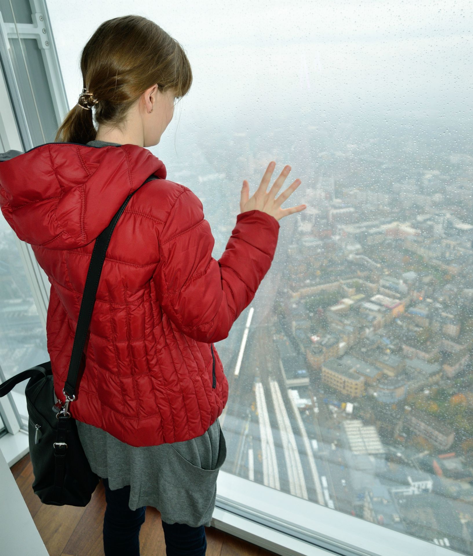 Wow !!! Welch ein Ausblick ! Leider ist das Wetter inzwischen typisch englisch...