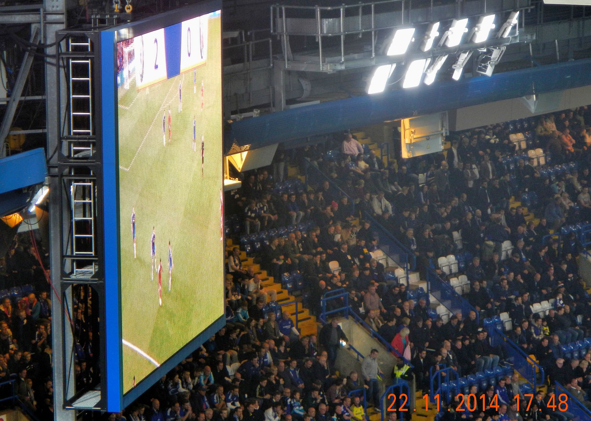 In der 25. Min. legt Eden Hazard nach, es steht 2:0 !! FOREVER BLUE !! Wir sehen ein sehr gutes Heimspiel der Blues, vielleicht geht da noch mehr in dieser Saison.....  :-)