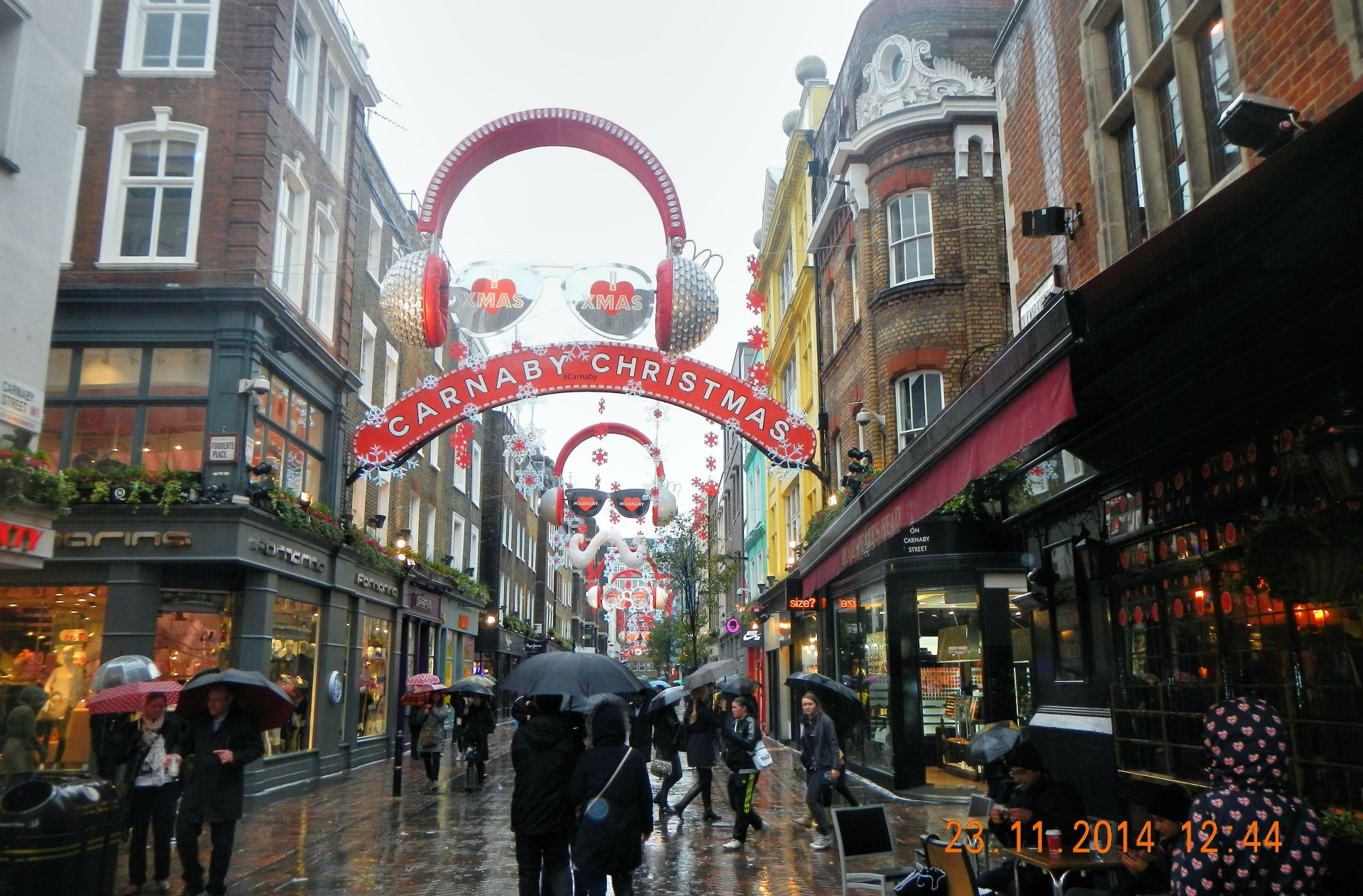 In der Carnaby Street setzen wir uns in ein Pret A Manger und wärmen uns mit Tea & Coffee...