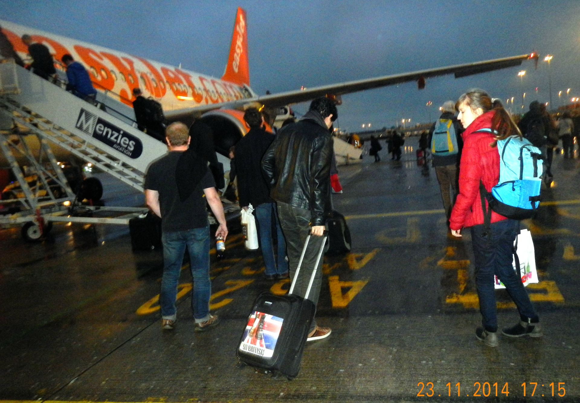 Um 16:40 Uhr heben wir ab und landen pünktlich um 19:40 Uhr (Ortszeit) in München. Ein fantastisches London-Wochenende geht zu Ende. Kurz nach 22:00 Uhr sind wir zu Hause und haben sehr viel Schönes zu erzählen. Das machen wir sicher wieder einmal...