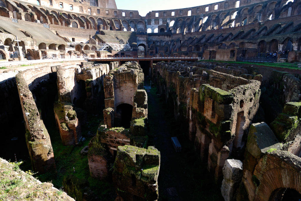 Kolloseum, im Labyrinth unter der Arena wurden wilde Tiere für die Wettkämpfe und Feste gehalten.