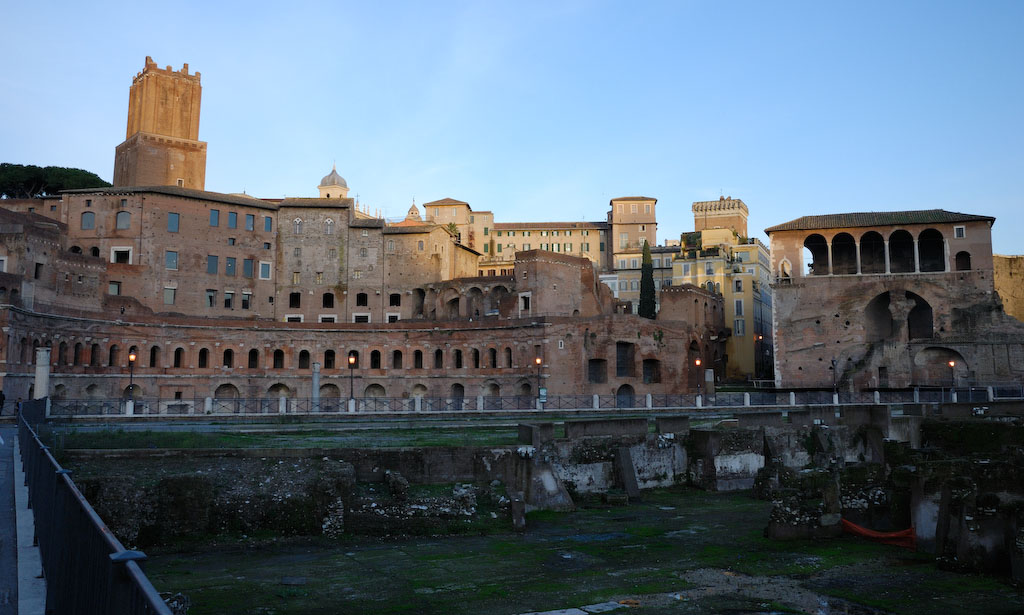 Trajansmärkte, das erste Einkaufszentrum mit 150 Läden und Büros, erbaut 100-112 n.Chr., geplant von Apollodorus v. Damaskus, der Architekt Kaiser Trajans.