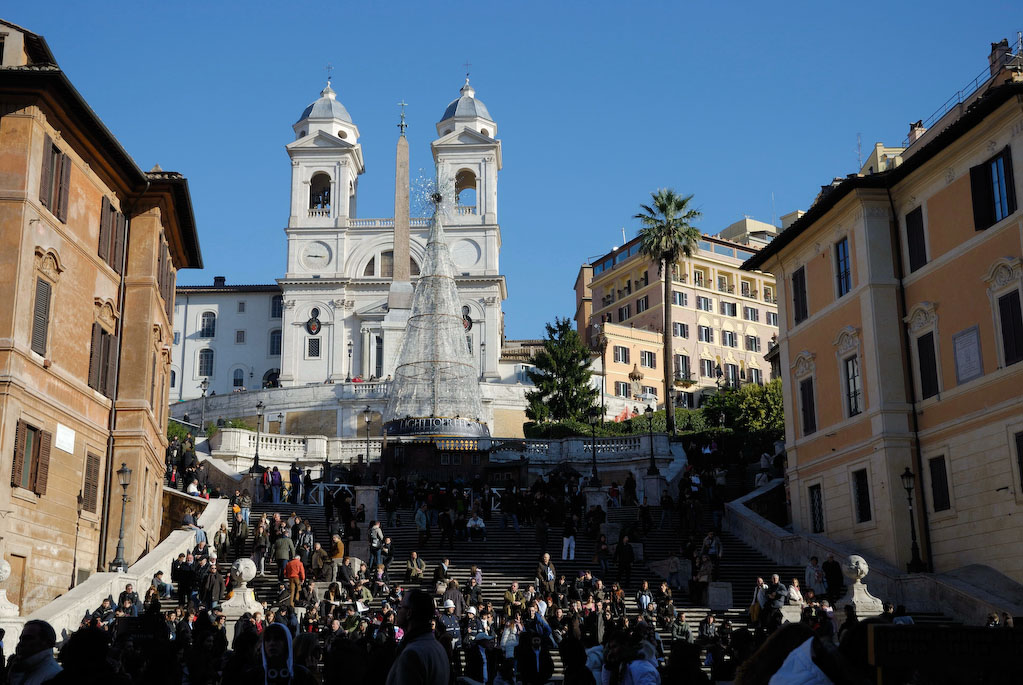 21.12. - 3. Besichtigungstag - Span. Treppe mit Weihnachtsbaum, fertiggestellt 1725, oben Kirche Santa Trinitá d. Monti.