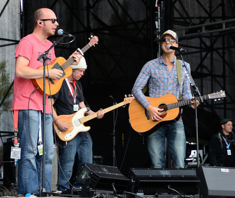 Milow mit Band beim Donauinselfest 2011