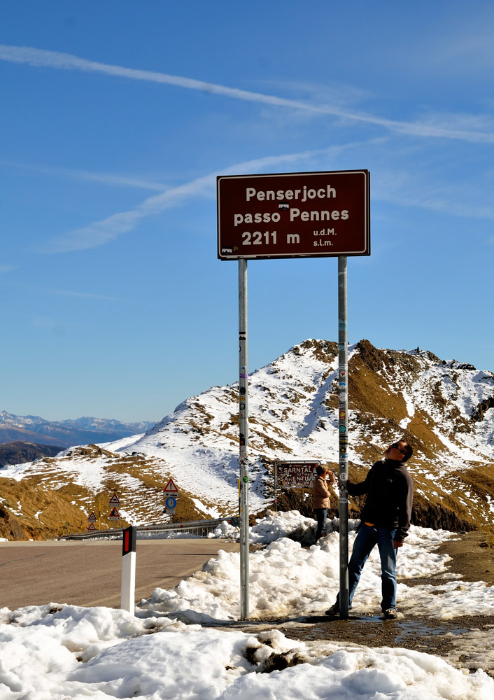 ...Penser Joch 1.11.11 (2211 m) -->  Die Zahlenkombination erinnert mich irgendwie an mein Abschlusszeugnis! ;-)...