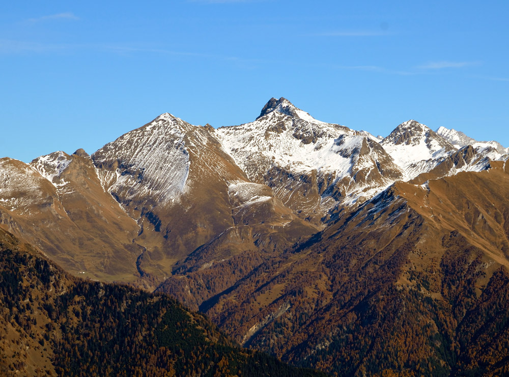 ...Die gute Wetterlage lässt uns weit blicken, die Wilde Kreuzspitze (3134 m), gehört schon zu den Zillertaler Alpen...