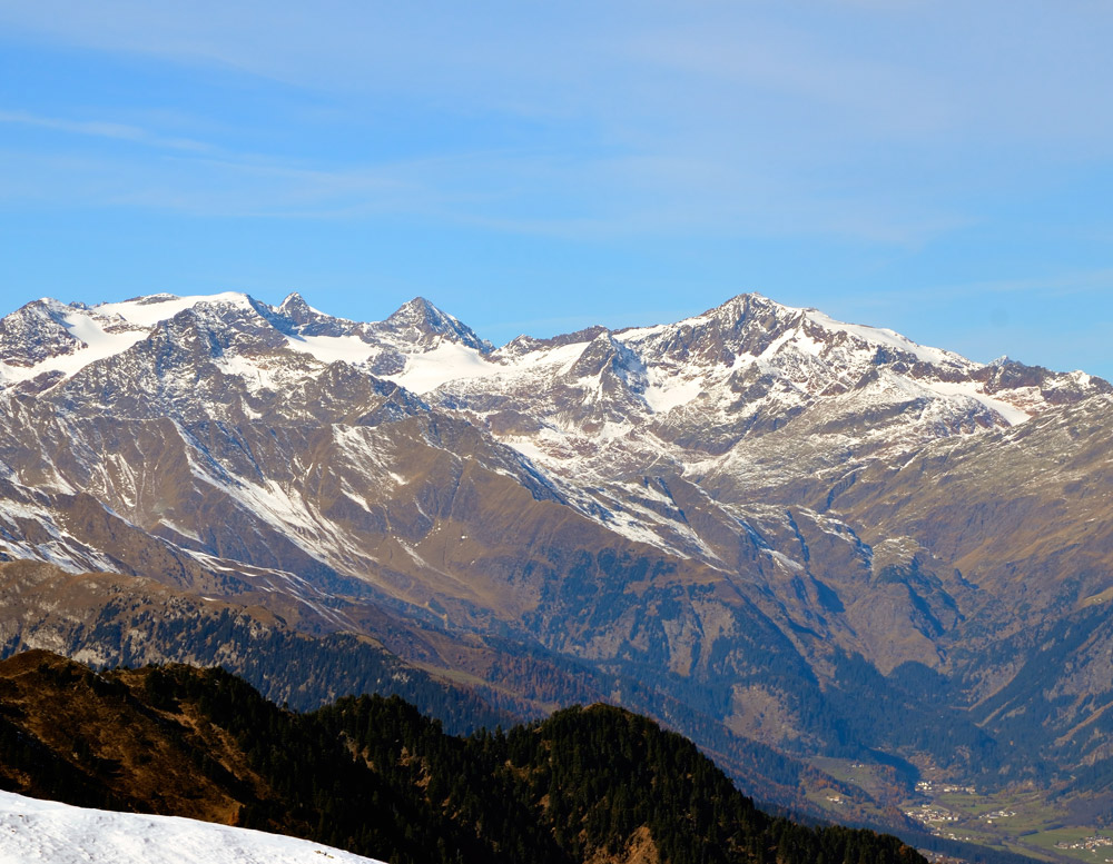 ...Das Zuckerhütl (3507 m) in den Stubaier Alpen...