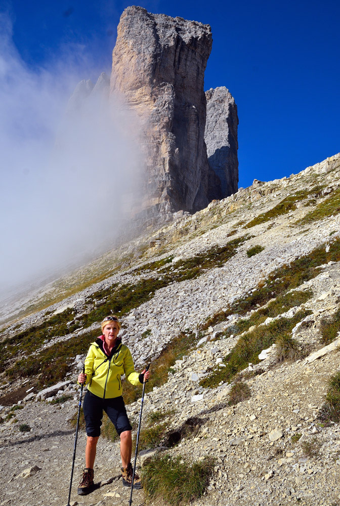 Daniela vor der kleinen Zinne (2857m)...