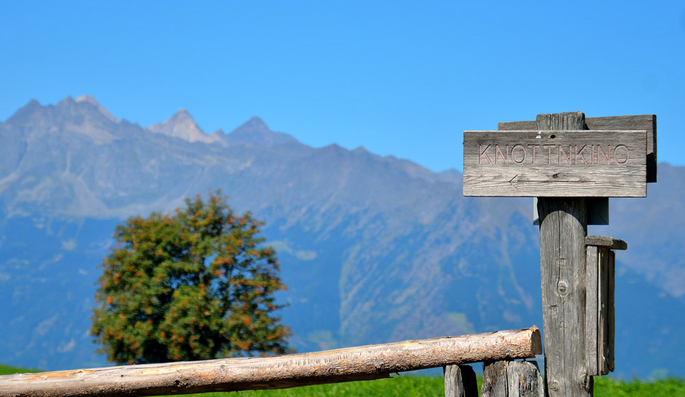 Zum Knottenkino oberhalb von Meran...