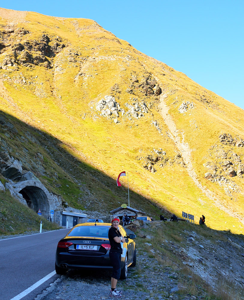 2 Sch�iten vorm Tunnel am Timmelsjoch...