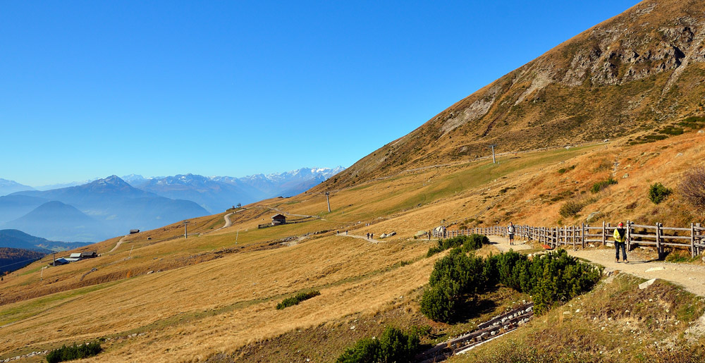 ...die ersten Kilometer steigen noch recht sanft an und wir kommen gut voran, -  können die Landschaft nebenbei geniessen...