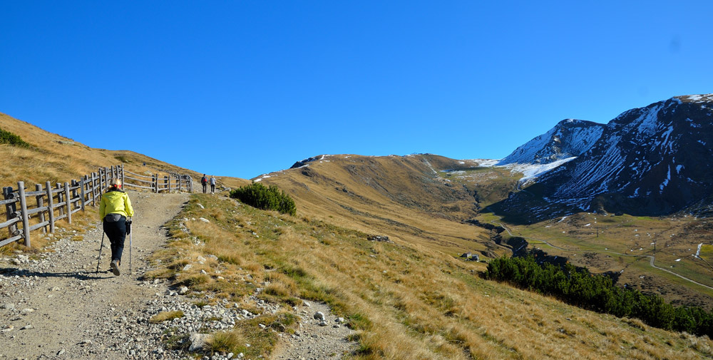 ...kurz vorm Missensteiner Joch wird es steiler, macht uns aber wenig aus, da wir diesen Sommer ja recht gut trainiert haben...