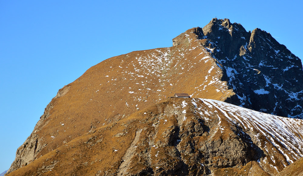 ...unterm Ifinger die Kuhleitenhütte (2362 m)...