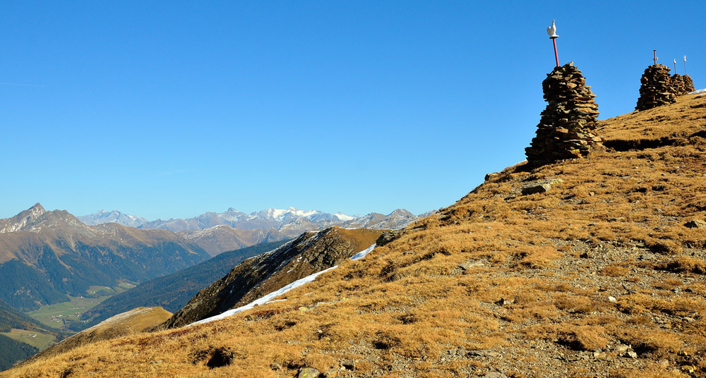 ...ein paar Meter vor der Kesselberghütte blickt man links ins Sarntal...