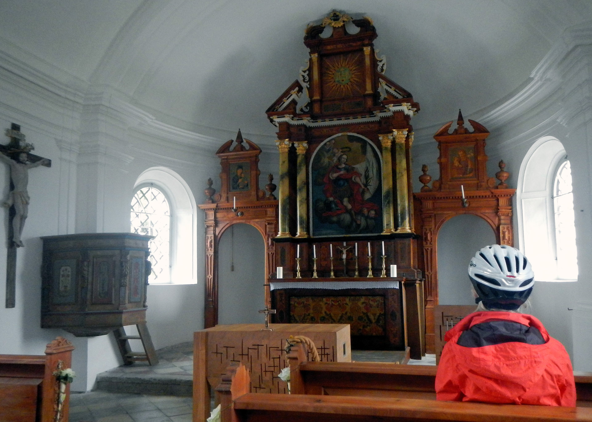 St. Hippolyt. Romanischer und gotischer Baubestand, Altar und Kanzel 17. Jh. Die erste urkundliche Erw�ung des Kirchleins f�t in das Jahr 1288.