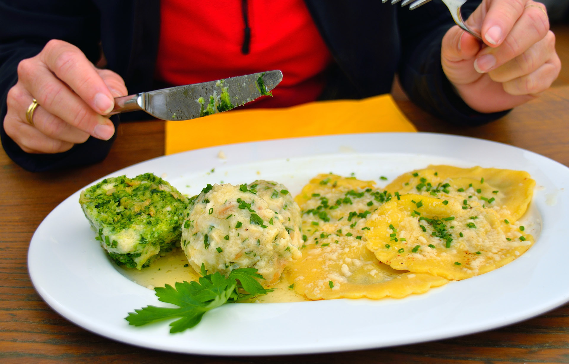 Ungef� auf halben Weg kehren wir ein im Gasthof Senn am Egg und lassen uns das Tris nach S�ler Art schmecken.