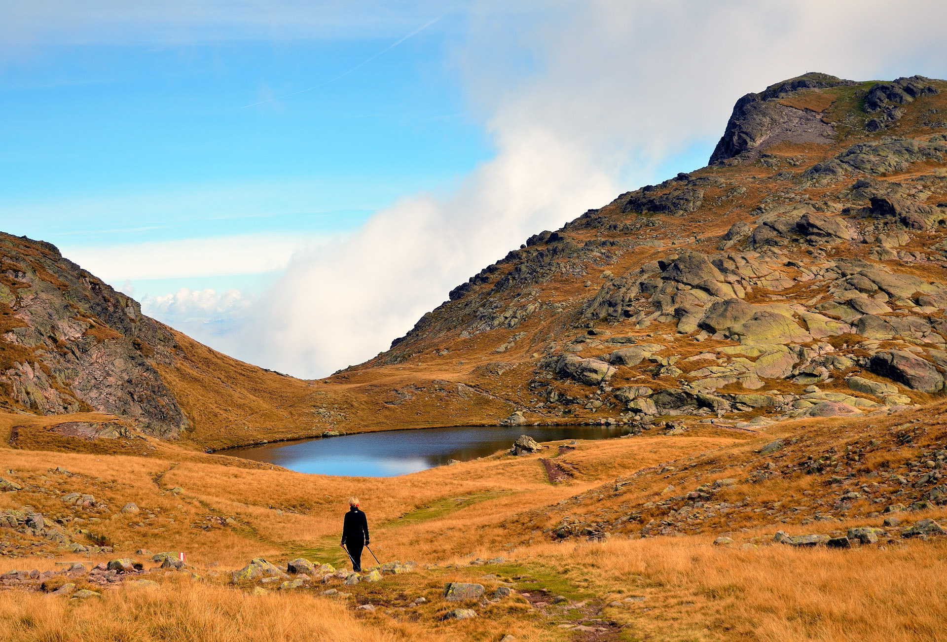 ...wird dann aber flacher bis man den Laugensee und rechts die kleine Laugenspitze im Blickfeld hat...