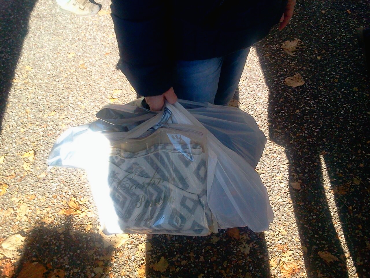 Bis Mittag wird fleissig eingekauft, das Ergebnis kann sich sehen lassen. Am Ende ist für jeden etwas dabei, man ist zufrieden ;-) ...