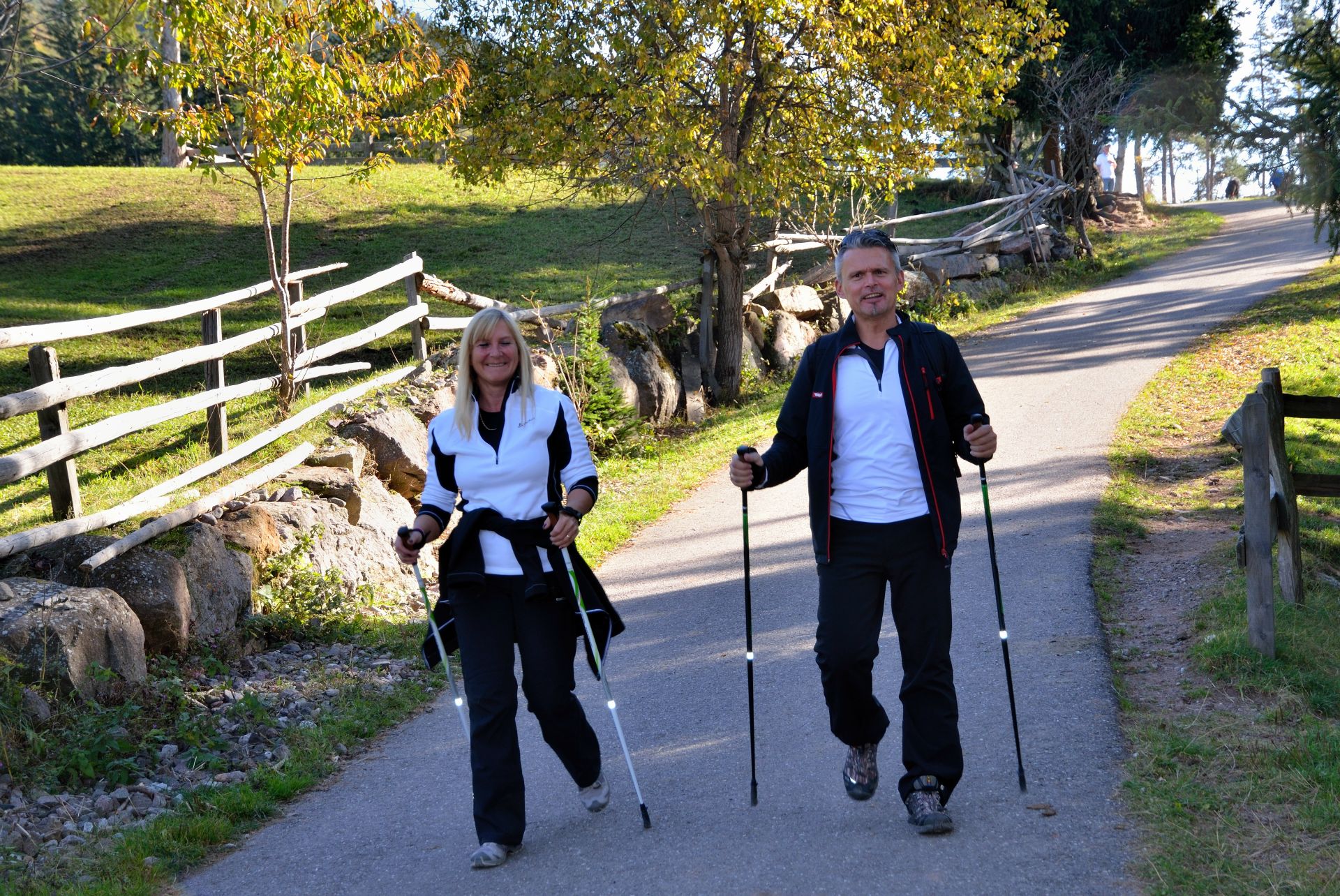 Claudia & Markus wandern entlang des Schützenbründlweges...