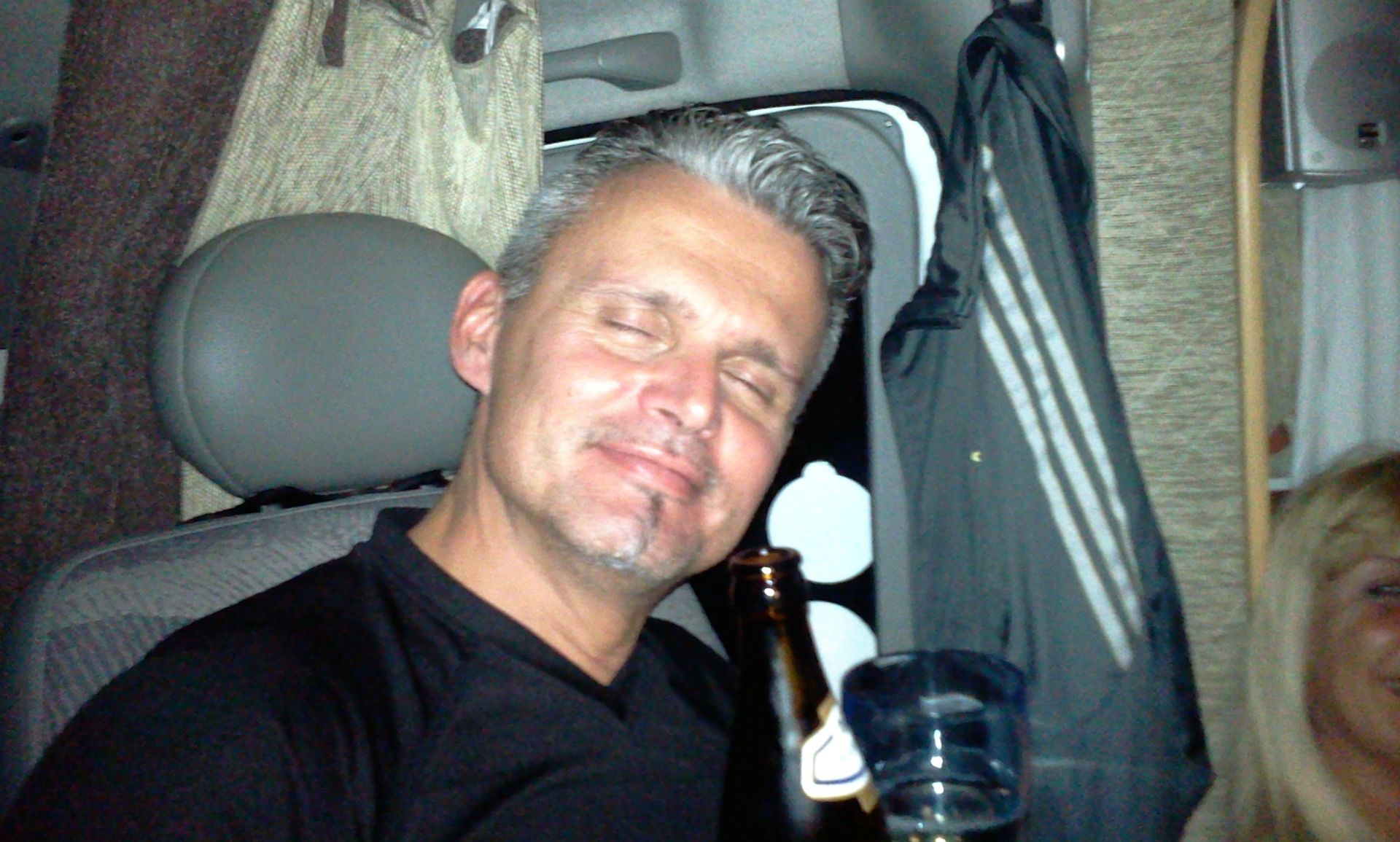 ...dann der erste Ausfall.... gut, der Tag war ja auch lange......   ;-)  Gott sei Dank sind es nur 10 m bis zum eigenen Bett, Gute Nacht!  PS: ES GAB KEINEN WEITEREN AUSFALL!