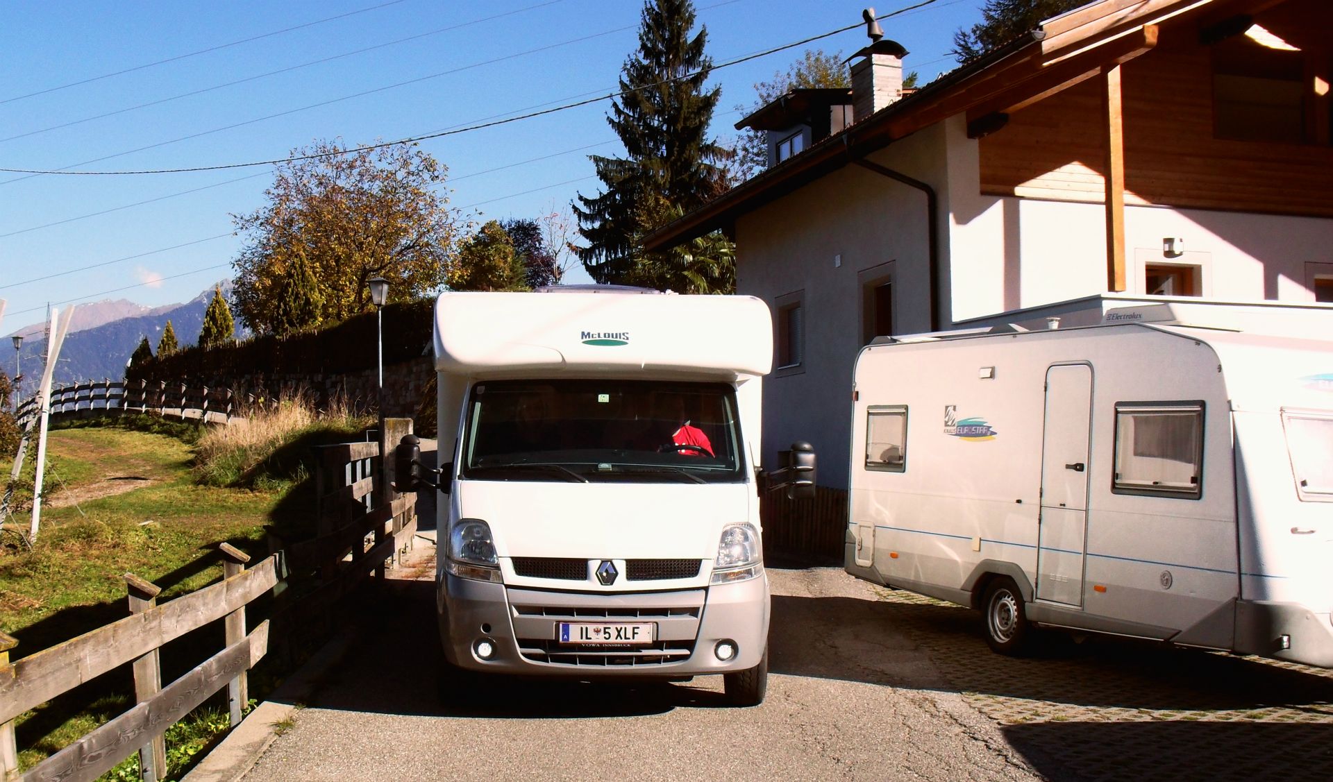...Am späten Vormittag machen wir uns auf den Heimweg. Am Brennerpass machen wir eine Kaffeepause und um 15:00 Uhr sind wir wieder zu Hause. Ein netter Herbstausflug mit lieben Freunden ist zu Ende und beendet gleichzeitig unsere heurige Campingsaison. Bis zum nächsten Jahr !