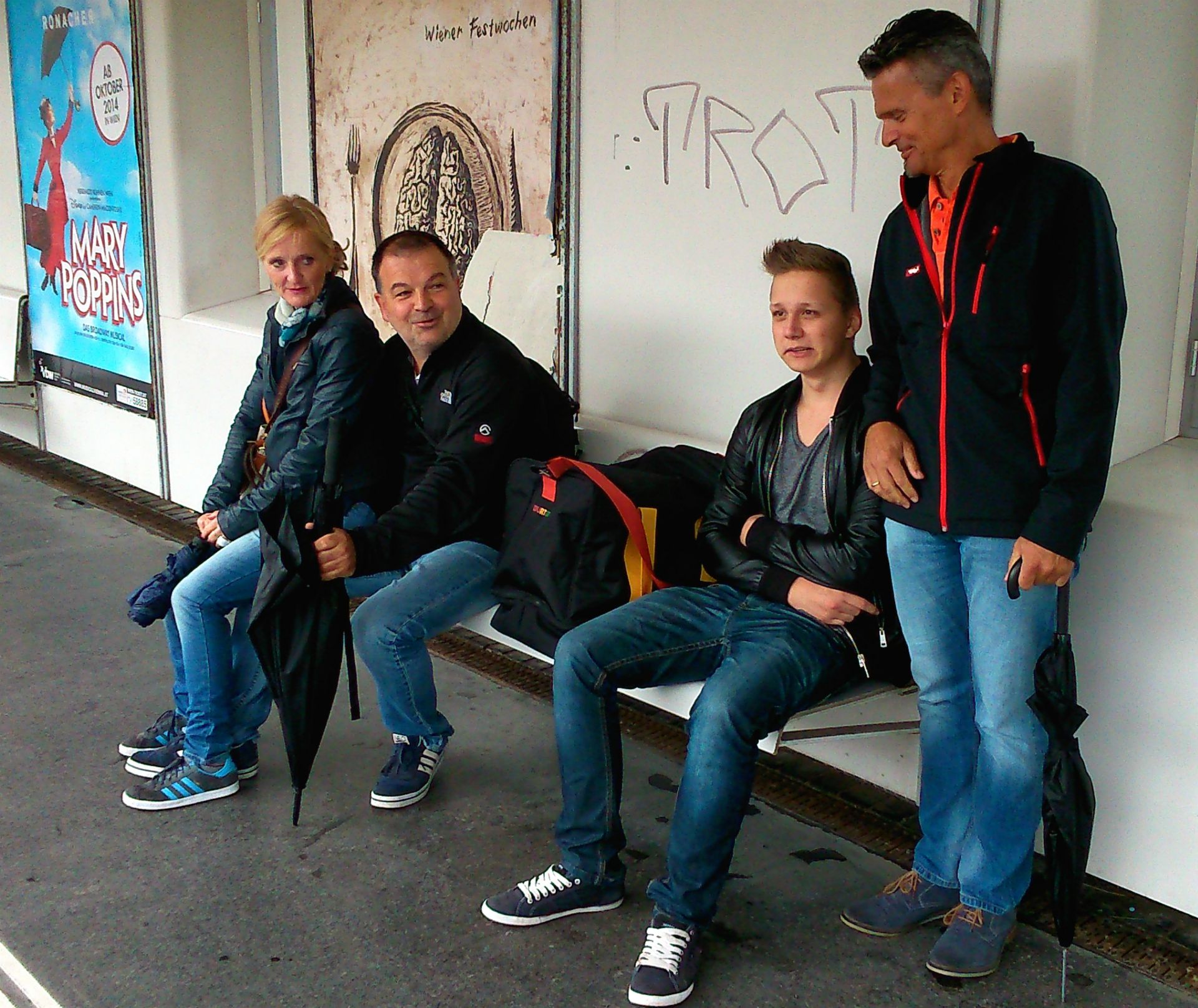 Ein weitere Pluspunkt des Stellplatzes ist die gute Lage. Leicht zu erreichen von der Autobahn und nur 5 Minuten zu Fuss zur U-Bahn. Wir wollen noch in die City, mit der U6 und einmal umsteigen auf die U3 sind wir in 20 Minuten im Zentrum...