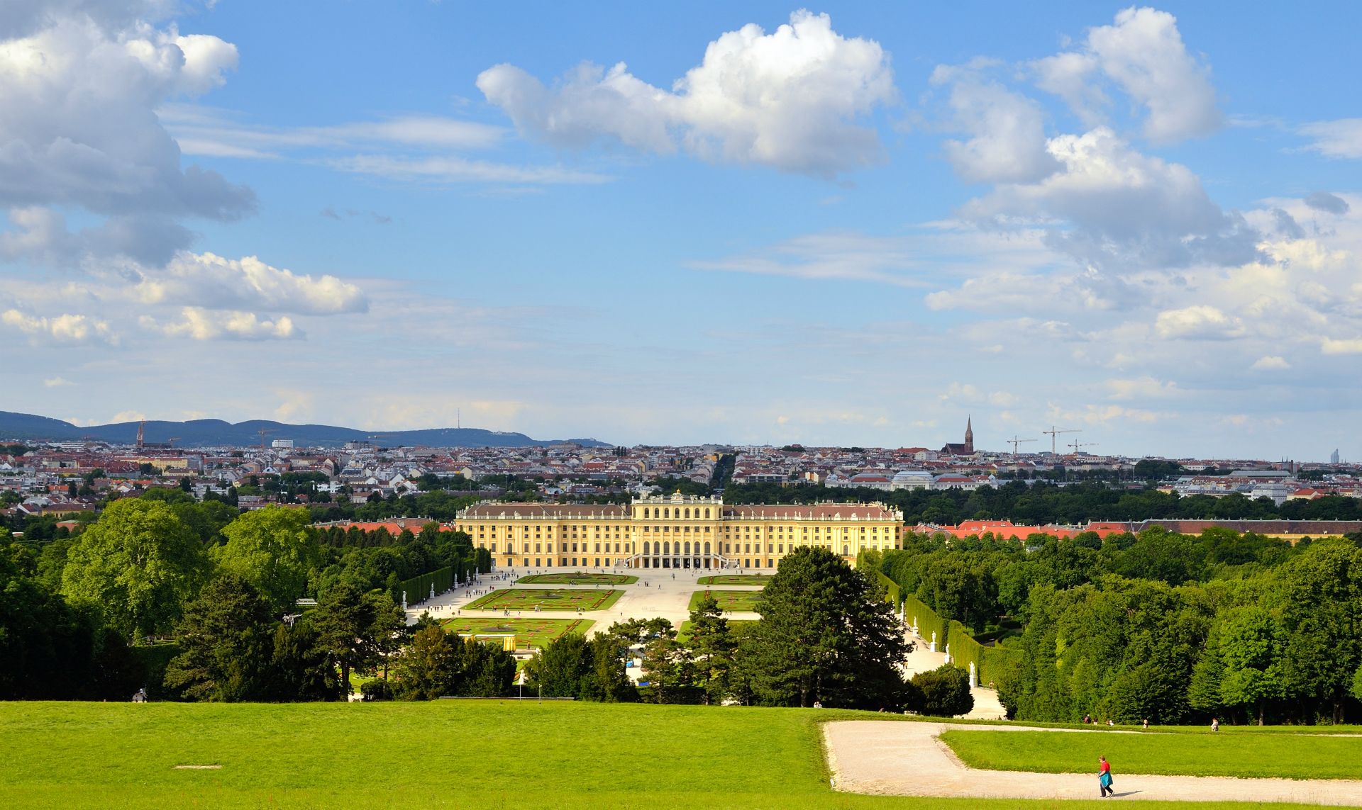 Blick von der Gloriette zum Schloss Schönbrunn...